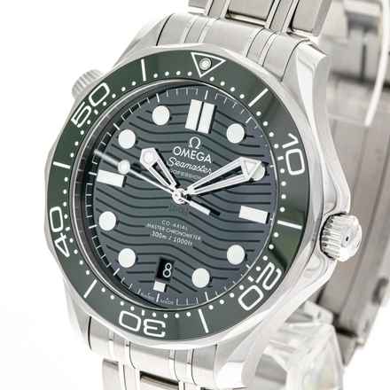  Omega Seamaster Diver 300 M Green – 210.30.42.20.10.001 – NEW & Unworn – 11/2025 Full Set 