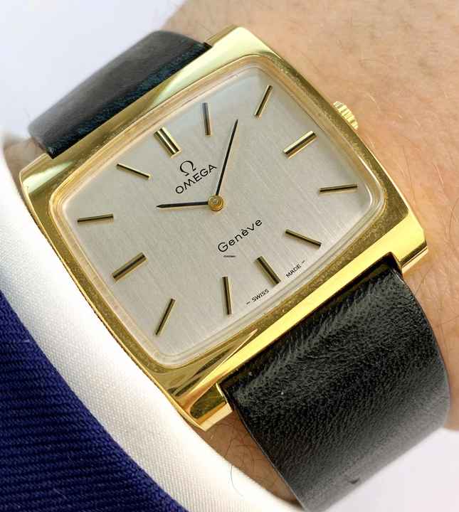  Omega Genève Vintage Linen Dial Tank 35 x 36mm 