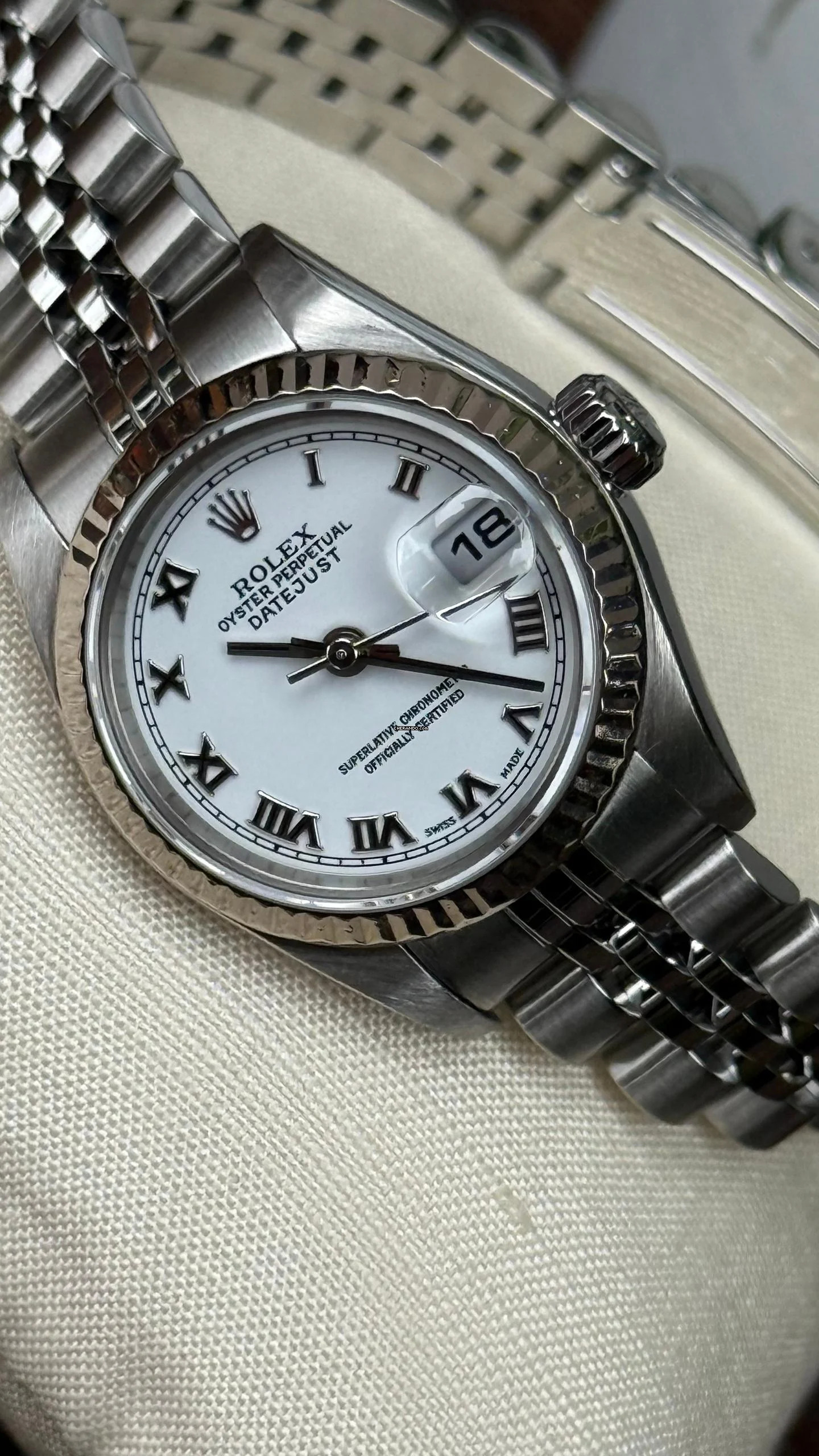 Rolex Lady-Datejust Top Condition white dial no holes