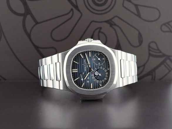  Patek Philippe Nautilus 5712/1a-001 Like New Full Set. 2015 