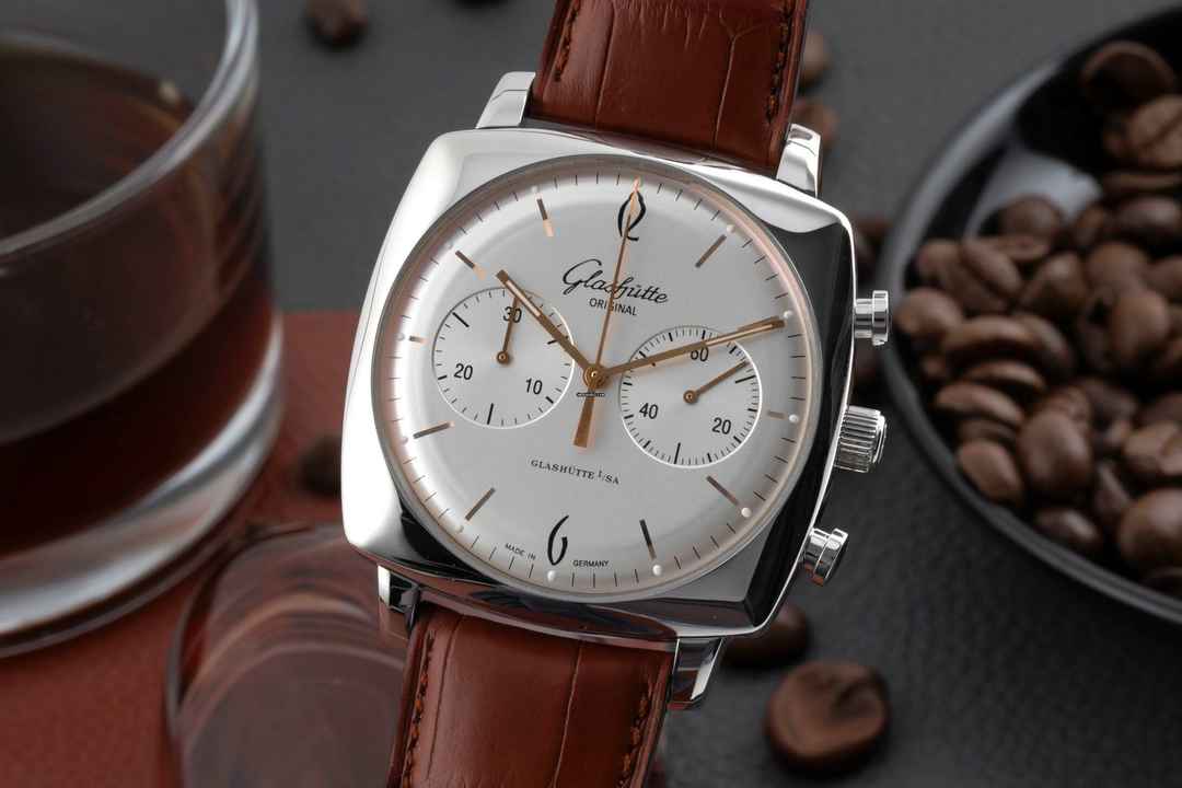  Glashütte Original Sixties Square Chronograph Senator Sixties Square Chronograph 1-39-34-03-32-04 Box 