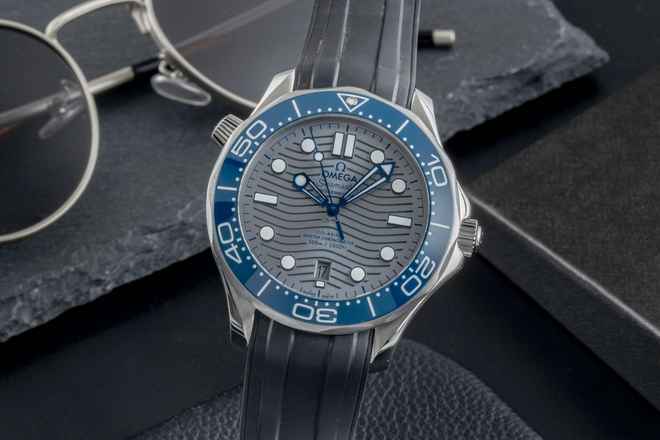  Omega Seamaster Diver 300 M Stahl Automatik Herrenuhr 210.32.42.20.06.001 B&P 