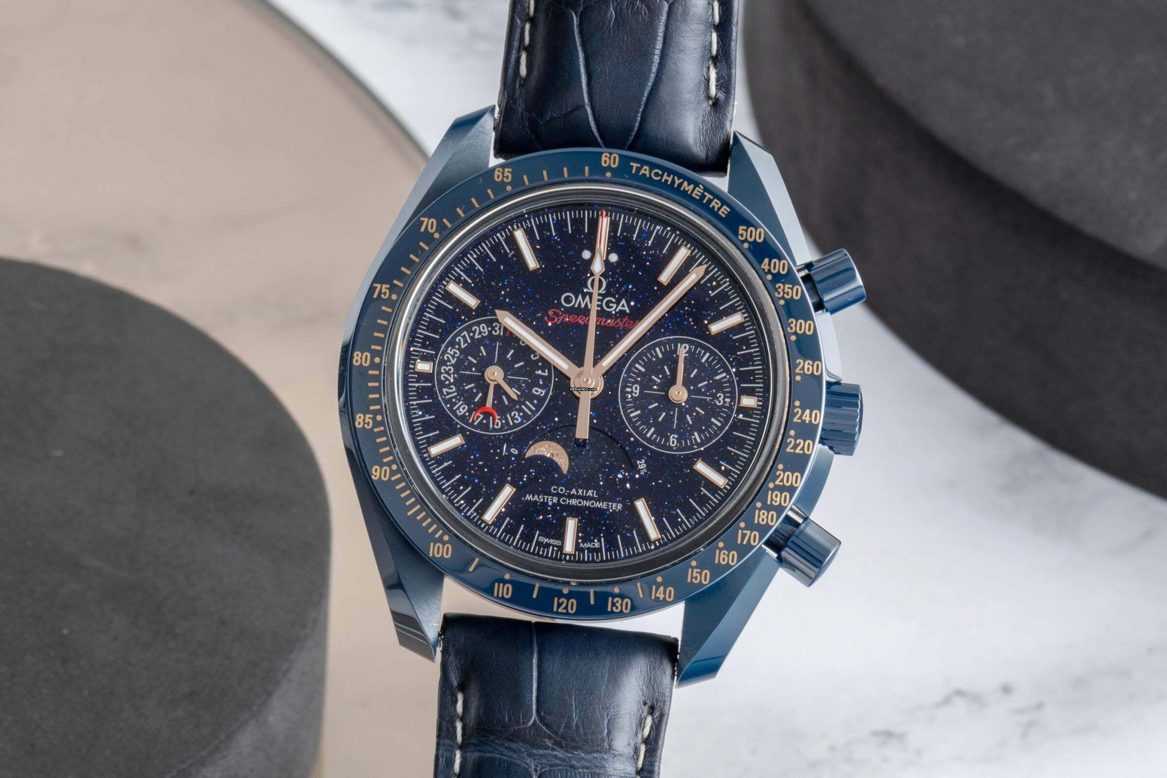  Omega Speedmaster Moonphase Moonwatch Blue Side of the Moon 304.93.44.52.03.002 