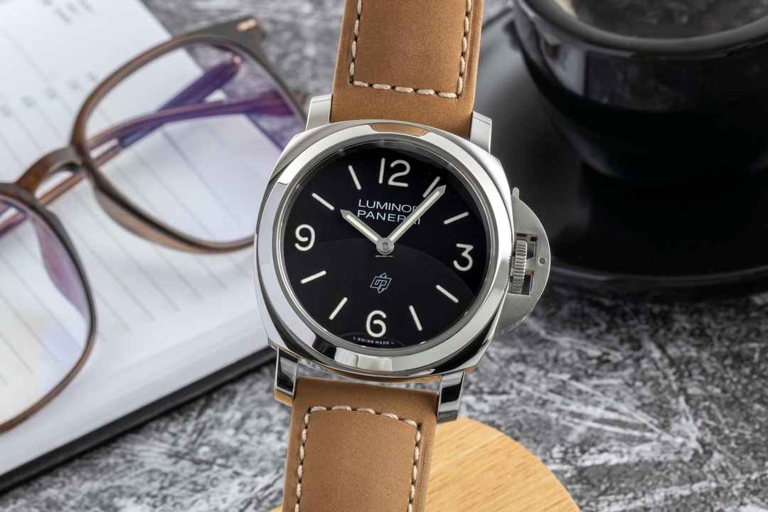  Panerai Luminor Base Logo Stahl Handaufzug Herrenuhr Ref. PAM01086 B&P 2024 