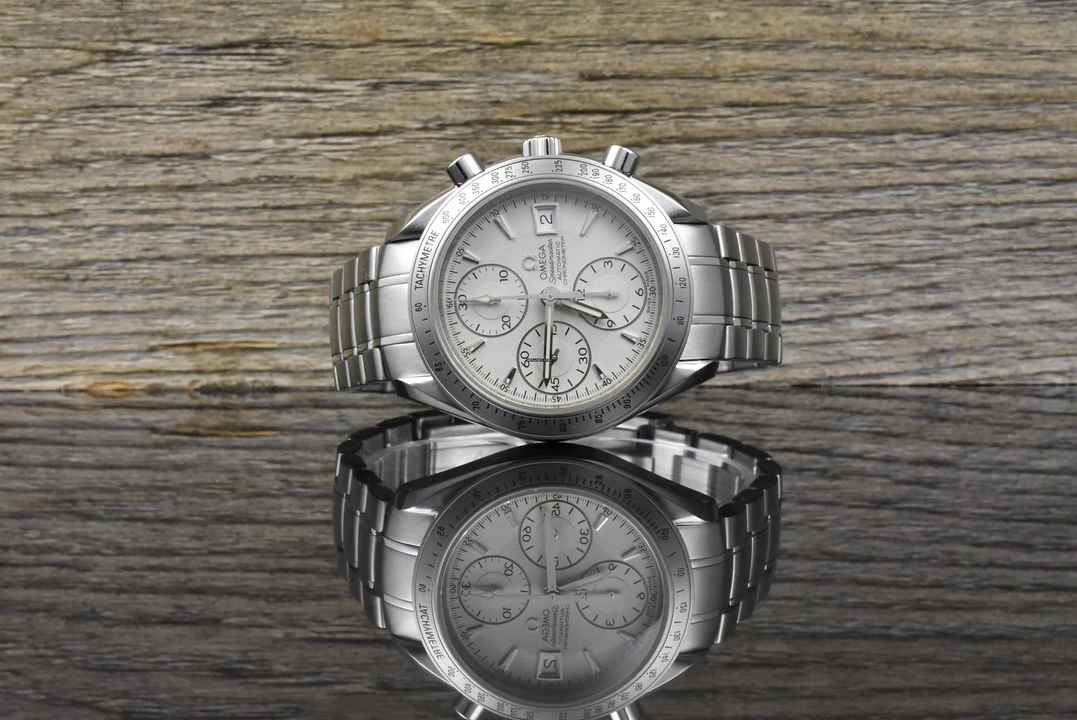  Omega Speedmaster Date 40 Silver / White Dial Automatic 