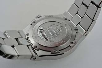 Thumbnail von Vacheron Constantin Overseas Automatik 42042/423A 37mm Black Dial Full Set