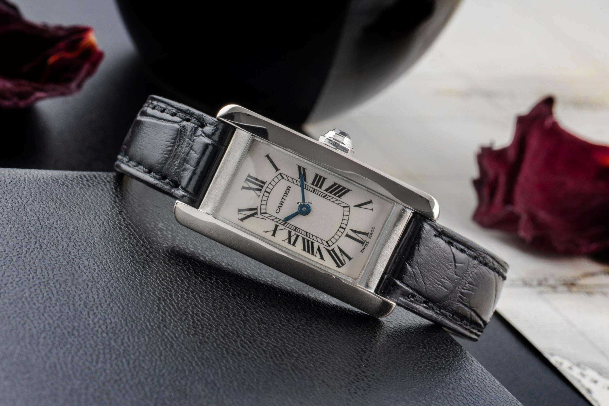  Cartier Tank Américaine 18k (0,750) Weissgold Quarz Damenuhr Ref. W2601956 2489 