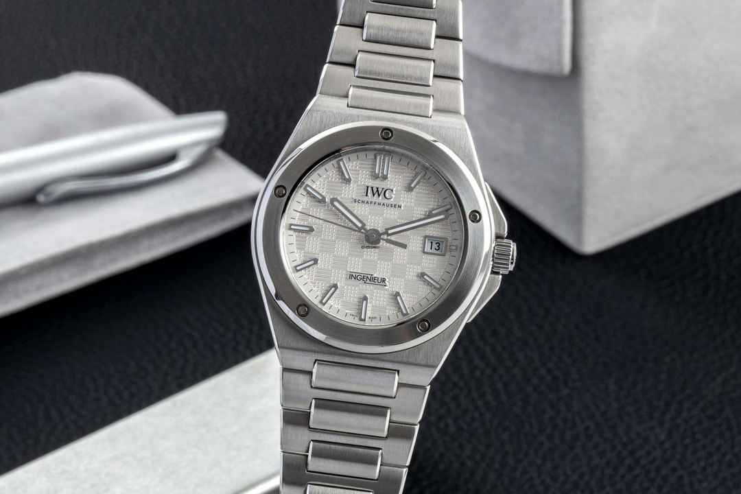  IWC Ingenieur Automatic 40 Silver Dial Stahl Automatik Herrenuhr Ref. IW328902 B&P 2024 