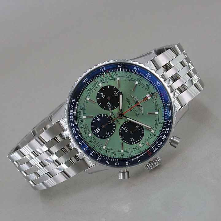  Breitling Navitimer 1 B01 Chronograph 43 Automatik Chronometer grünes Zifferblatt Full Set ungetragen 