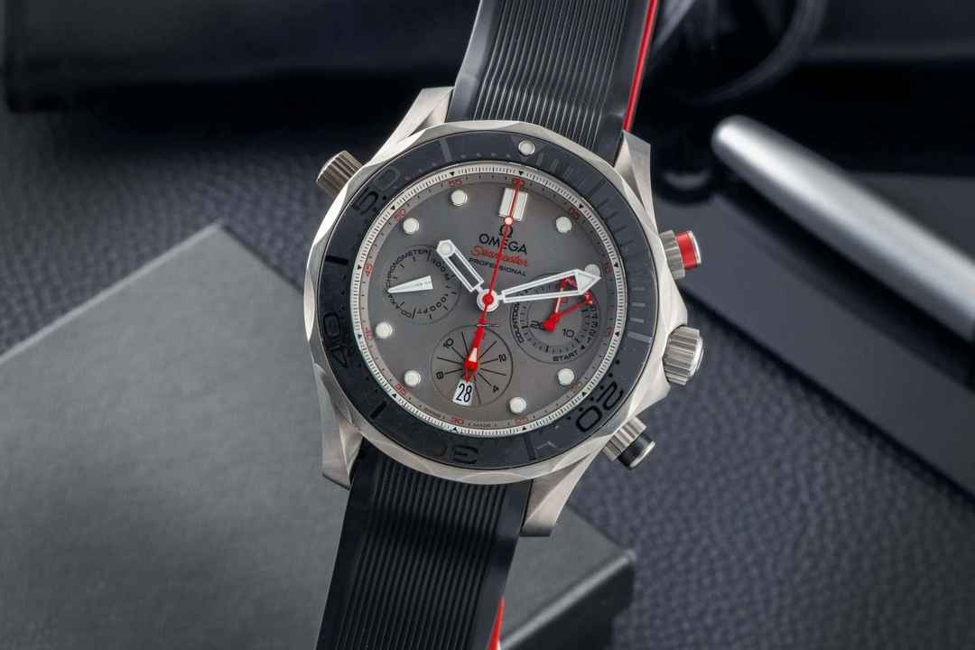 Omega Seamaster Diver 300 M Chronograph Titan ETNZ Ref. 212.92.44.50.99.001 Box & Papiere 