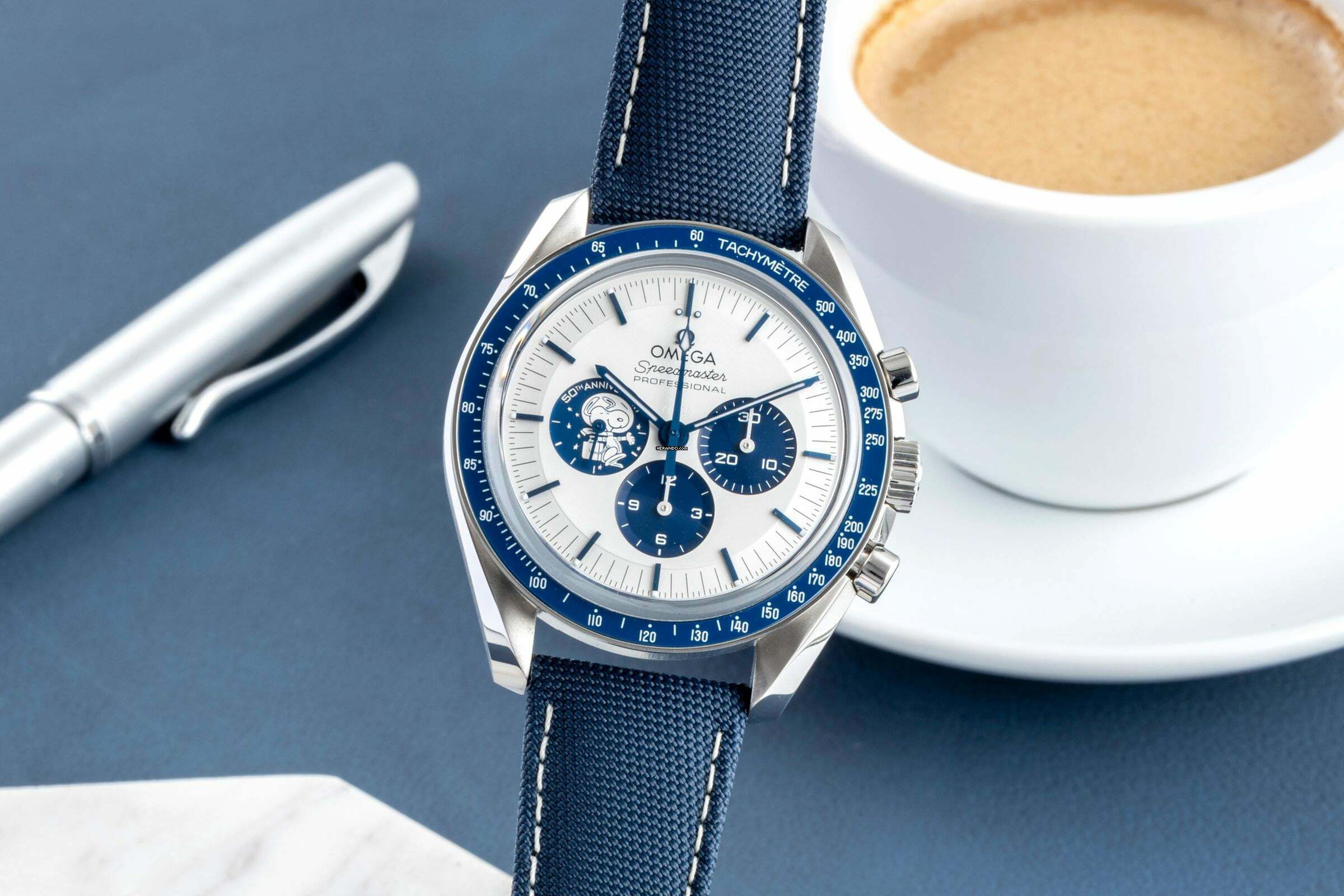  Omega Speedmaster Professional Moonwatch Silver Snoopy Award 310.32.42.50.02.001 B&P 2024 