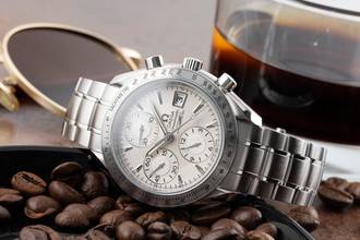 Thumbnail von Omega Speedmaster Date Chronograph en acier automatique réf. 3211.30.00