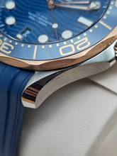 Thumbnail von Omega Seamaster Diver 300 M 42mm 210.22.42.20.03.002 esfera azul Sedna Gold/Acero Muy buen estado Juego completo 11-2023