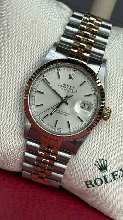  Rolex Datejust 36 Top Condition silver dial no stretch box and papers 