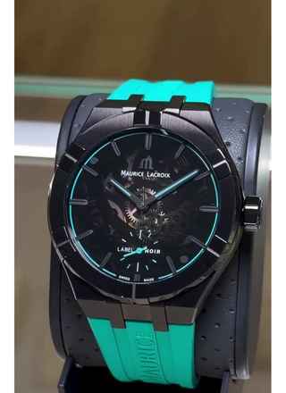 Maurice Lacroix AIKON AUTOMATIC SKELETON 45MM ETIQUETA NOIR NUEVO CONJUNTO COMPLETO