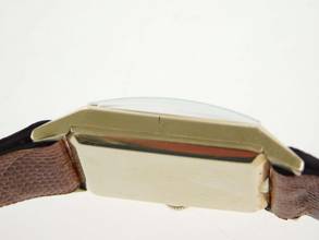 Thumbnail von Jaeger-LeCoultre Classic Le Coultre Tank - Rare Vintage 14K Gelbgold Kaliber 438/4 C W frühe Le Coultre Herrenuhr massiv Gelbgold