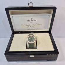 Thumbnail von Patek Philippe Aquanaut White Gold Khaki Green 42mm Automatic Complete