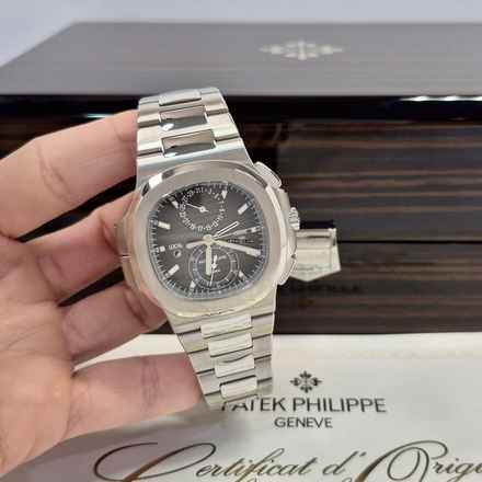 Patek Philippe Nautilus Travel Time Flyback Chronograph 40,5 мм Полностью