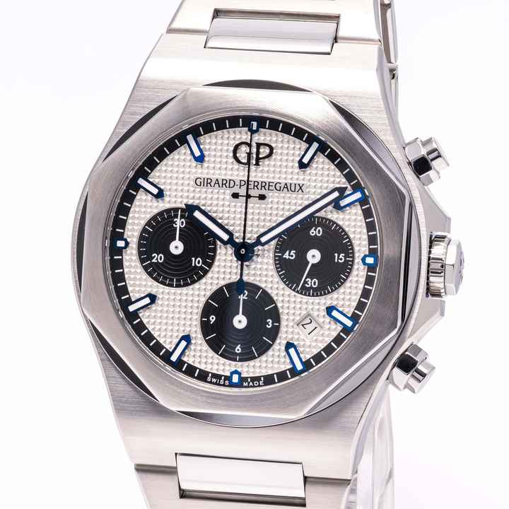 Girard Perregaux Laureato Chrono 42mm White – 81020-11-131-11A – like NEW – 10/2022 Full Set