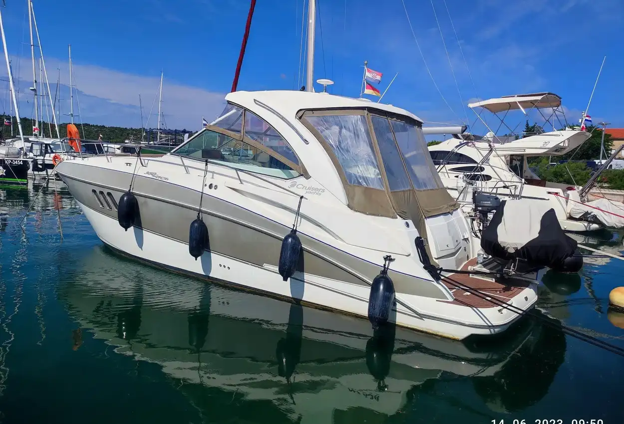Cruisers Yachts 360