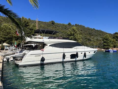 Ferretti 592