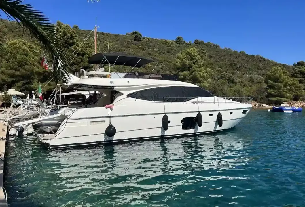 Ferretti Yachts 592