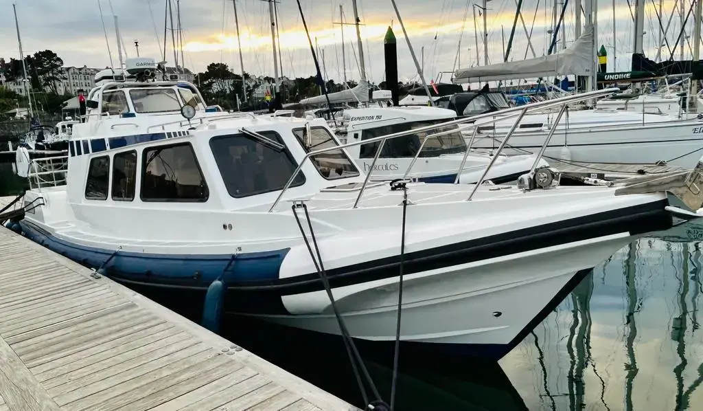 Redbay Stormforce 11m