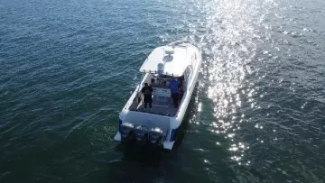 Thumbnail von Intrepid 400 Cuddy