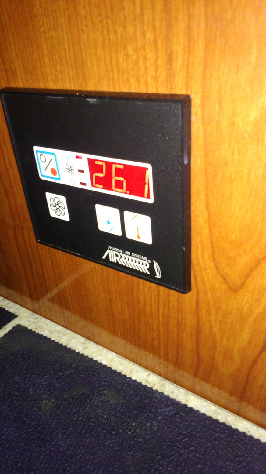 Thumbnail von Regál Commodore 3760