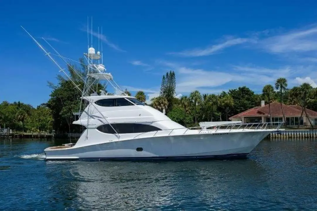 Hatteras 68 Convertible Buzz