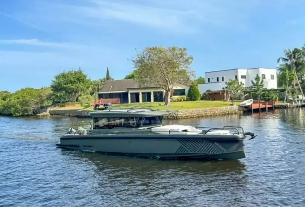 Brabus Shadow 900 XC Cross Cabin