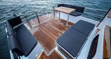 Thumbnail von Paragon 31 Flybridge