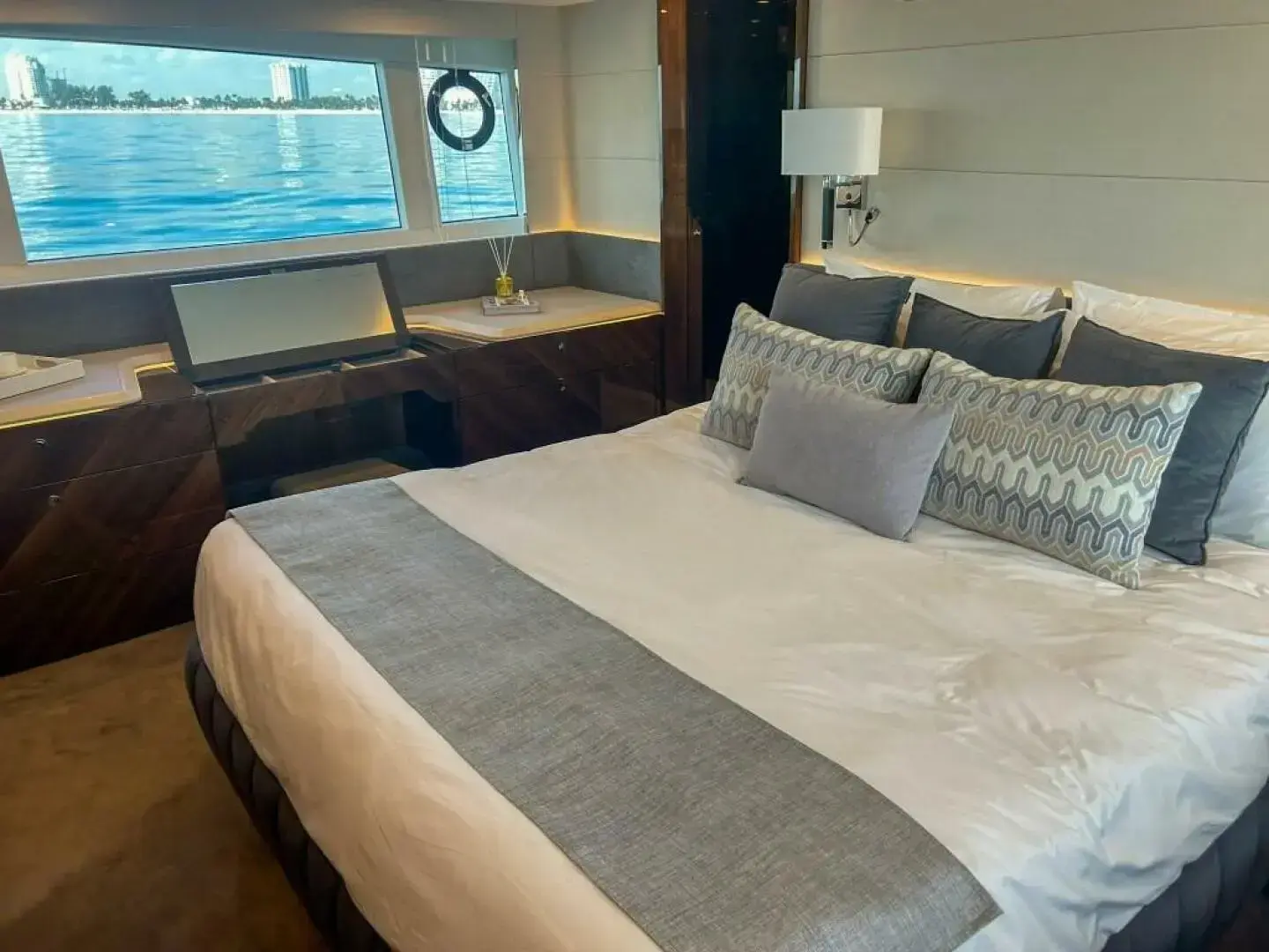 Thumbnail von Fairline Squadron 68