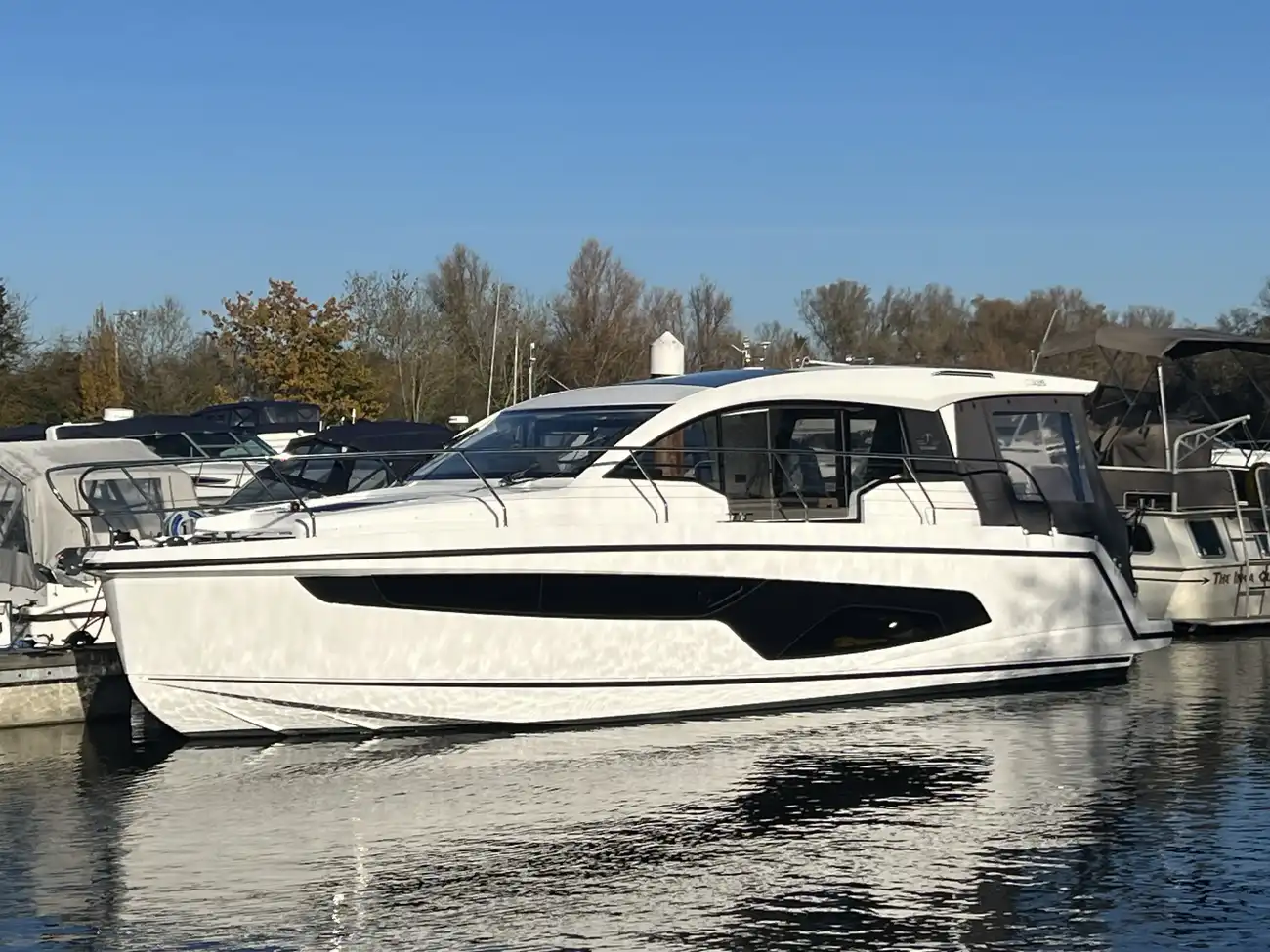 Sealine C335 Low hours