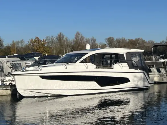 Sealine C335 Wenig Betriebsstunden
