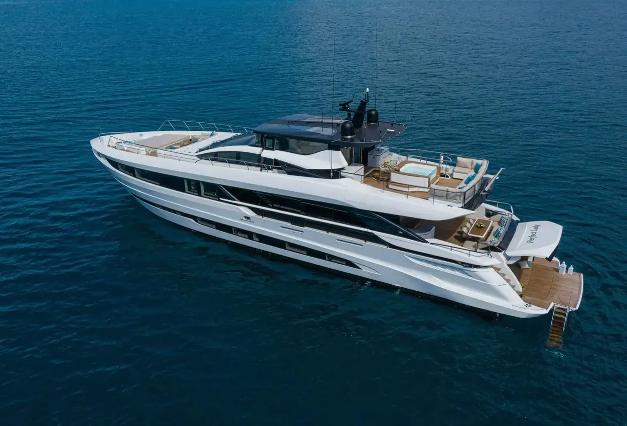 Mangusta 	109 Yesenia