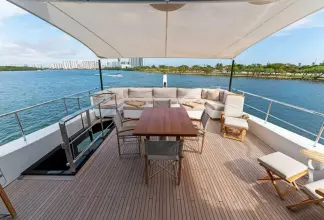 Thumbnail von Mangusta 	109 Yesenia