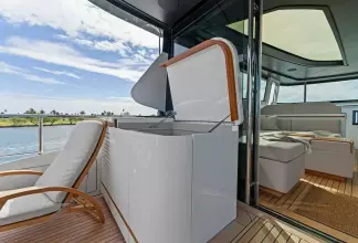 Thumbnail von Mangusta 	109 Yesenia