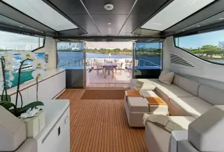 Thumbnail von Mangusta 	109 Yesenia