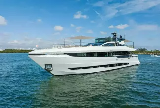 Thumbnail von Mangusta 	109 Yesenia