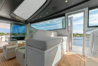 Thumbnail von Mangusta 	109 Yesenia