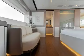 Thumbnail von Mangusta 	109 Yesenia