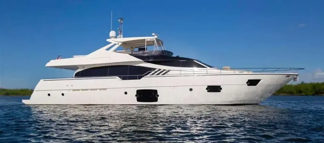 Ferretti Yachts 870