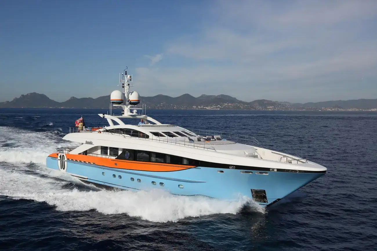 Heesen 3700