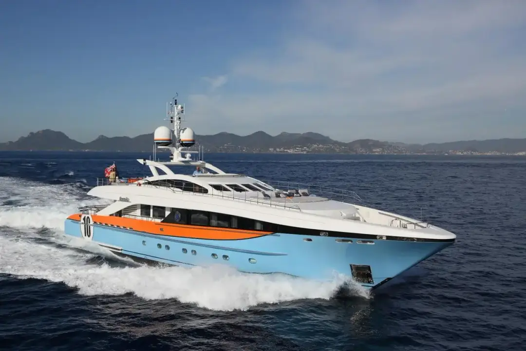 Heesen 3700
