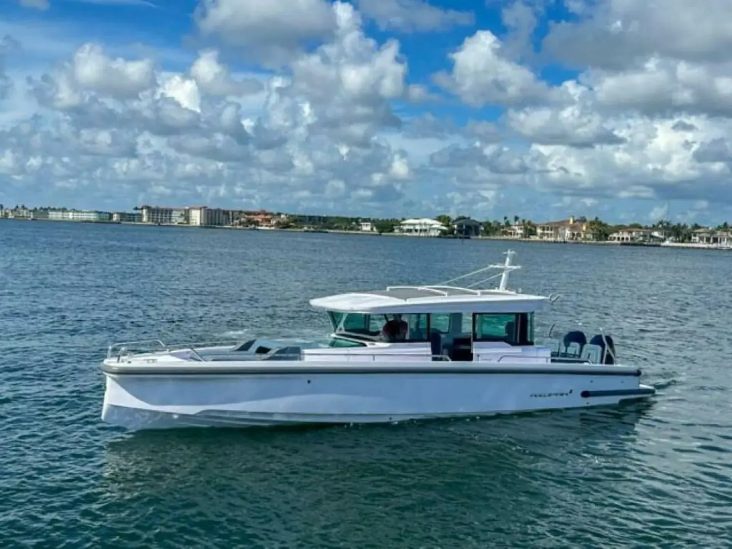 Axopar 37 XC Cross Cabin