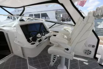 Thumbnail von Intrepid 475 Sport Yacht