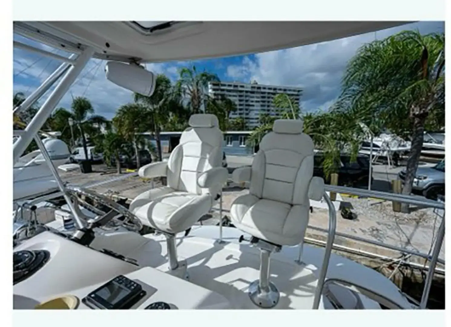 Thumbnail von Riviera 42 Flybridge