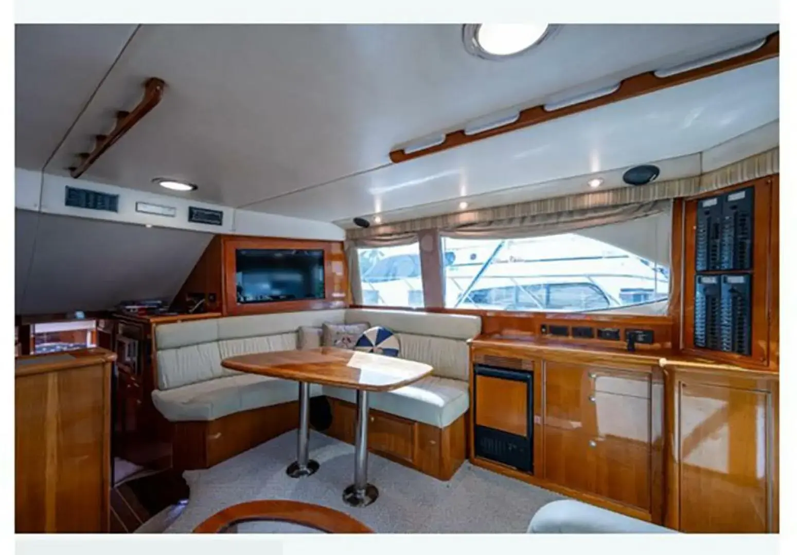 Thumbnail von Riviera 42 Flybridge