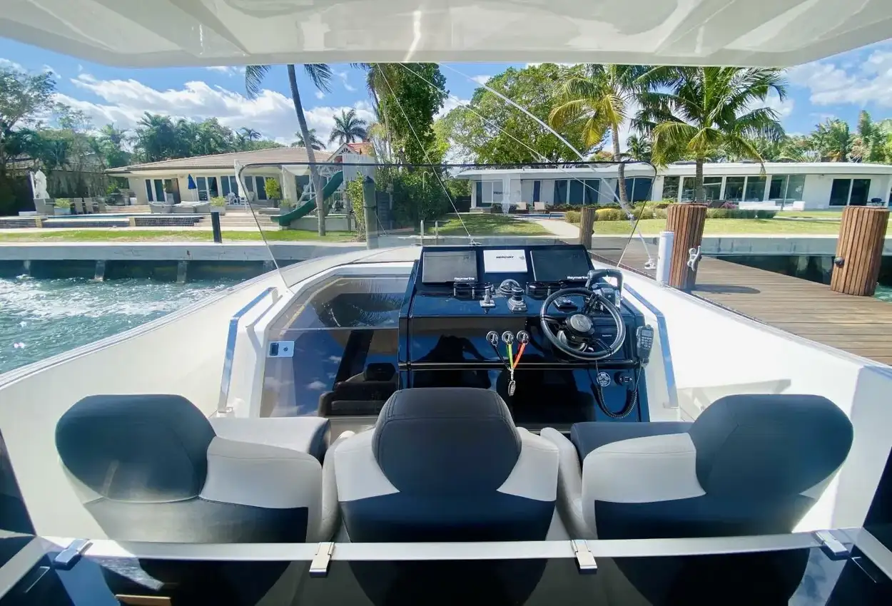 Thumbnail von Astondoa 377 Coupe